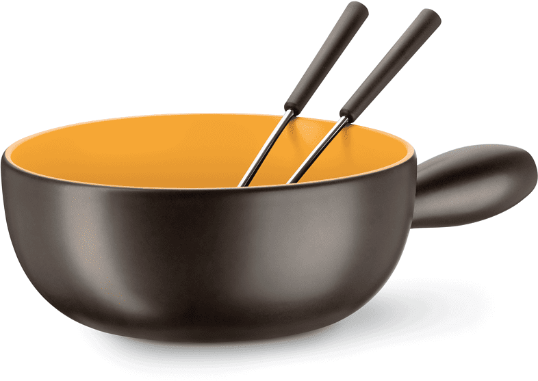 Un caquelon à fondue avec deux fourchettes, noir à l'extérieur, jaune à l'intérieur, fond blanc.