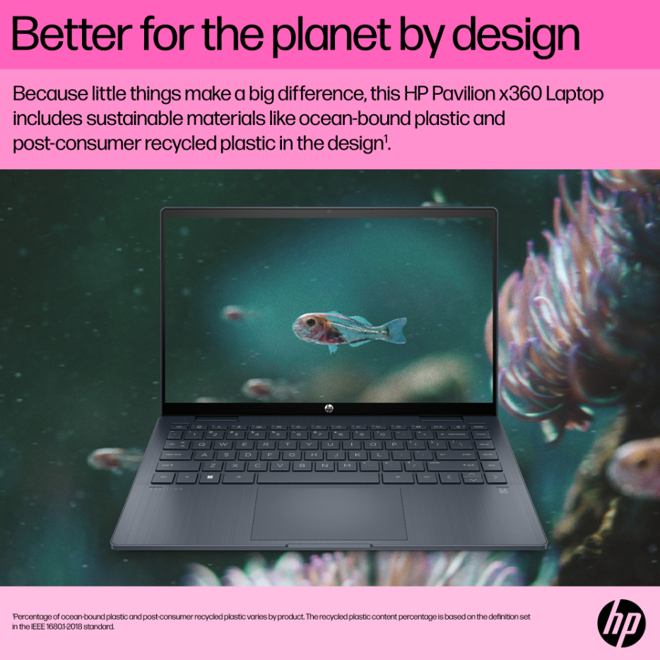 Portátil HP Pavilion x360 con un pez en la pantalla. Fondo rosa con texto sobre sostenibilidad.