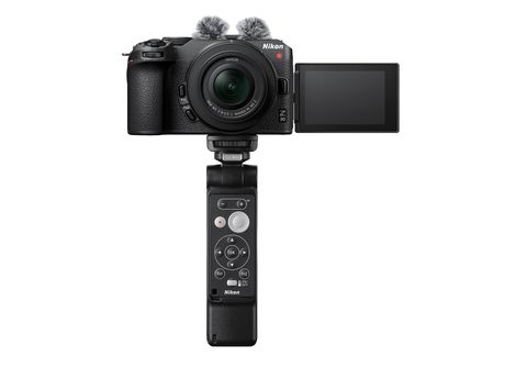 REACONDICIONADO Cámara EVIL  Nikon Z 30 Vlogger Kit, 20.9 MP, Wi-Fi, Negro  + Objetivo NIKKOR Z DX 16-50mm f/3.5-6.3 VR + Empuñadura SmallRig