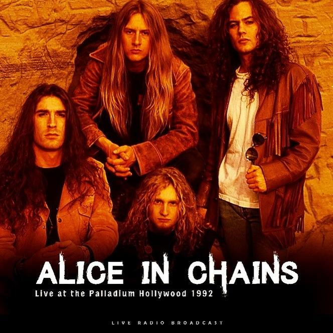 Alice in Chains zenekari tagok pózolnak sziklás háttér előtt egy album borítóhoz.