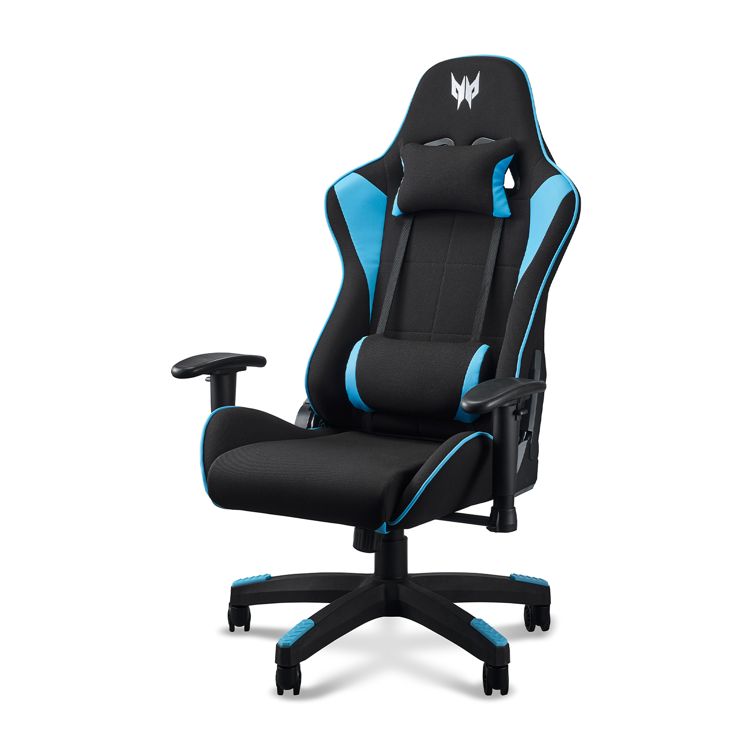 Sedia da gaming nera e blu su sfondo bianco, con poggiatesta e braccioli.