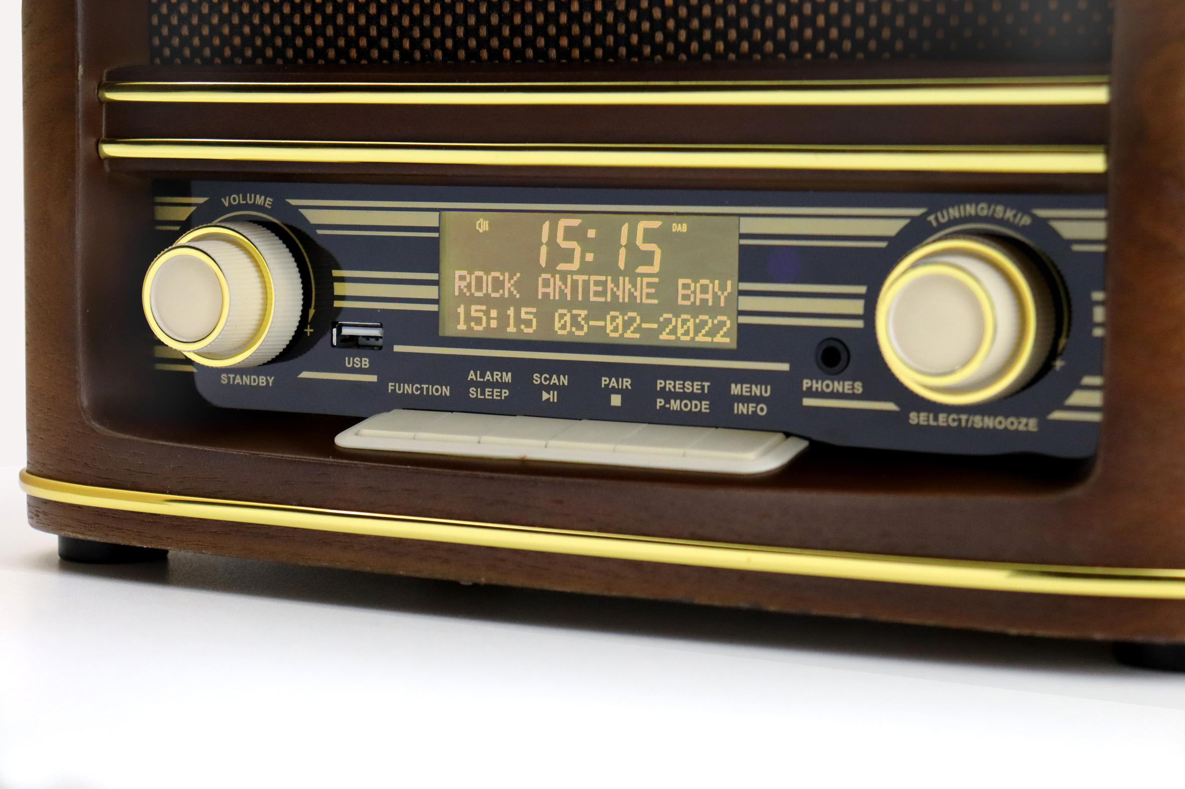 Radiodetail mit Anzeige von Zeit und Sender.