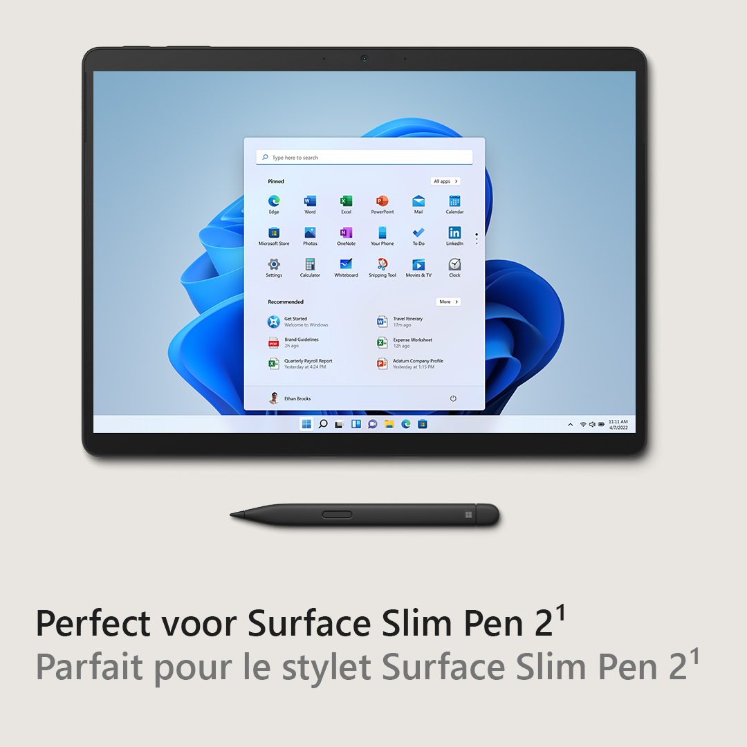 Een tablet toont de Windows 11-interface. Een stylus ligt eronder. Tekst luidt 'Perfect voor Surface Slim Pen 21' en 'Parfait'.