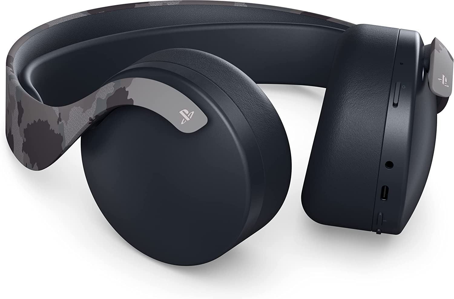 Auriculares de camuflaje negros y grises. Están sobre un fondo blanco, en ángulo para mostrar el diseño.