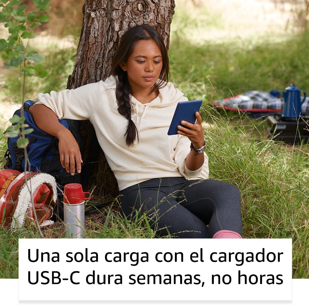 Una mujer está sentada bajo un árbol leyendo una tableta. El texto dice que dura semanas con una carga.