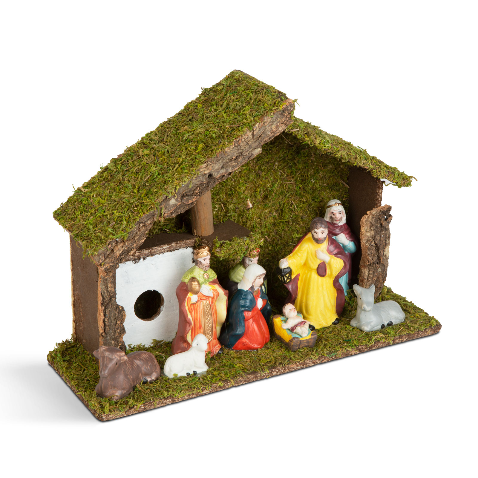 Betlehemi jelenet figurákkal egy mohával borított istállóban. Mária, József, a kis Jézus és állatok.