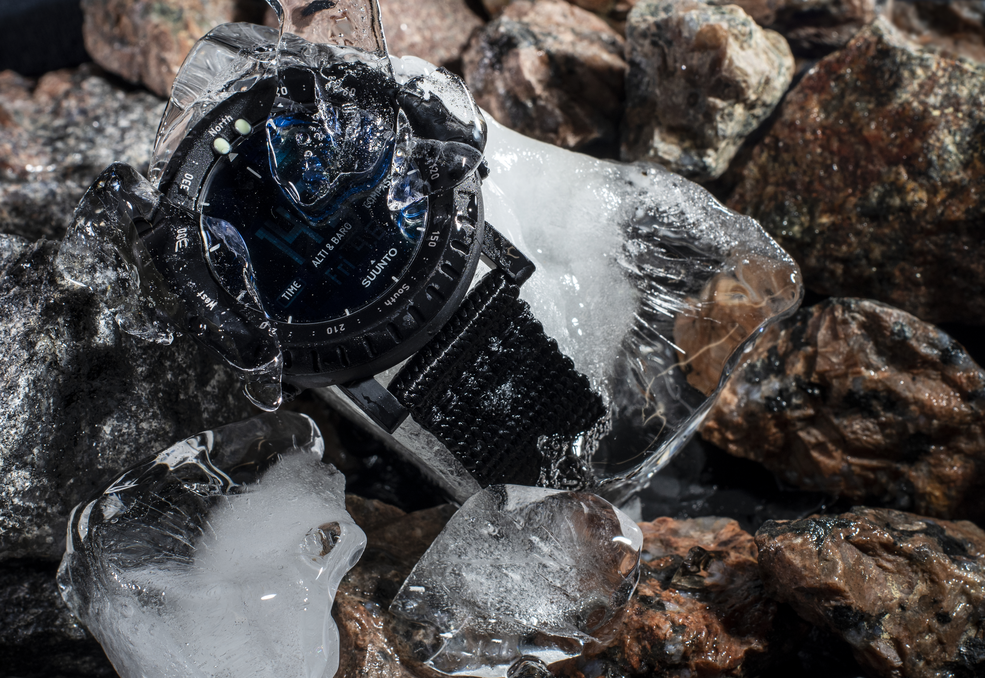SUUNTO Alpha Stealth Outdoorwatch Aluminium Verbundwerkstoff, Mineralkristall Gewebe, 140 - 240 mm, Alpha Stealth