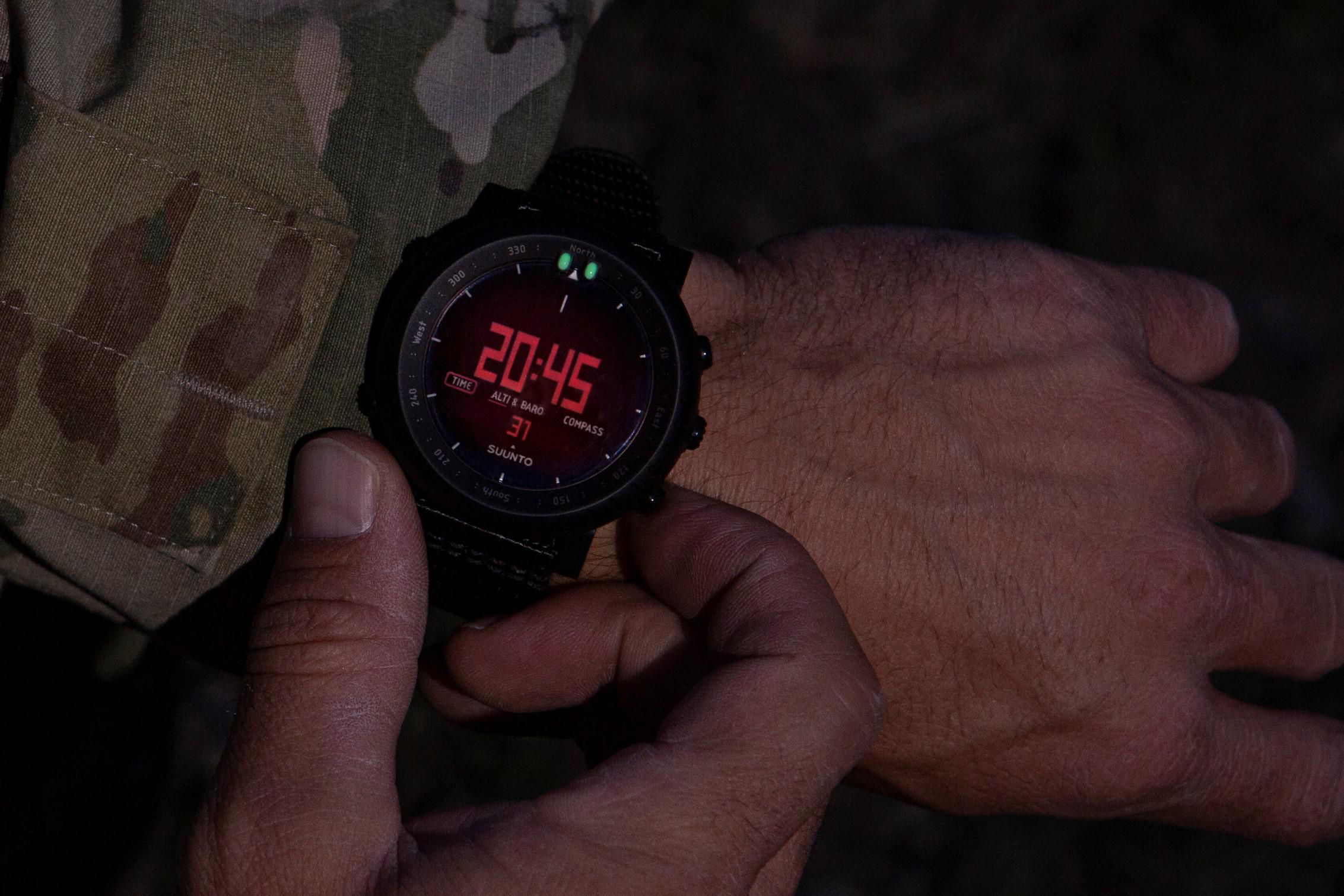 SUUNTO Alpha Stealth Outdoorwatch Aluminium Verbundwerkstoff, Mineralkristall Gewebe, 140 - 240 mm, Alpha Stealth