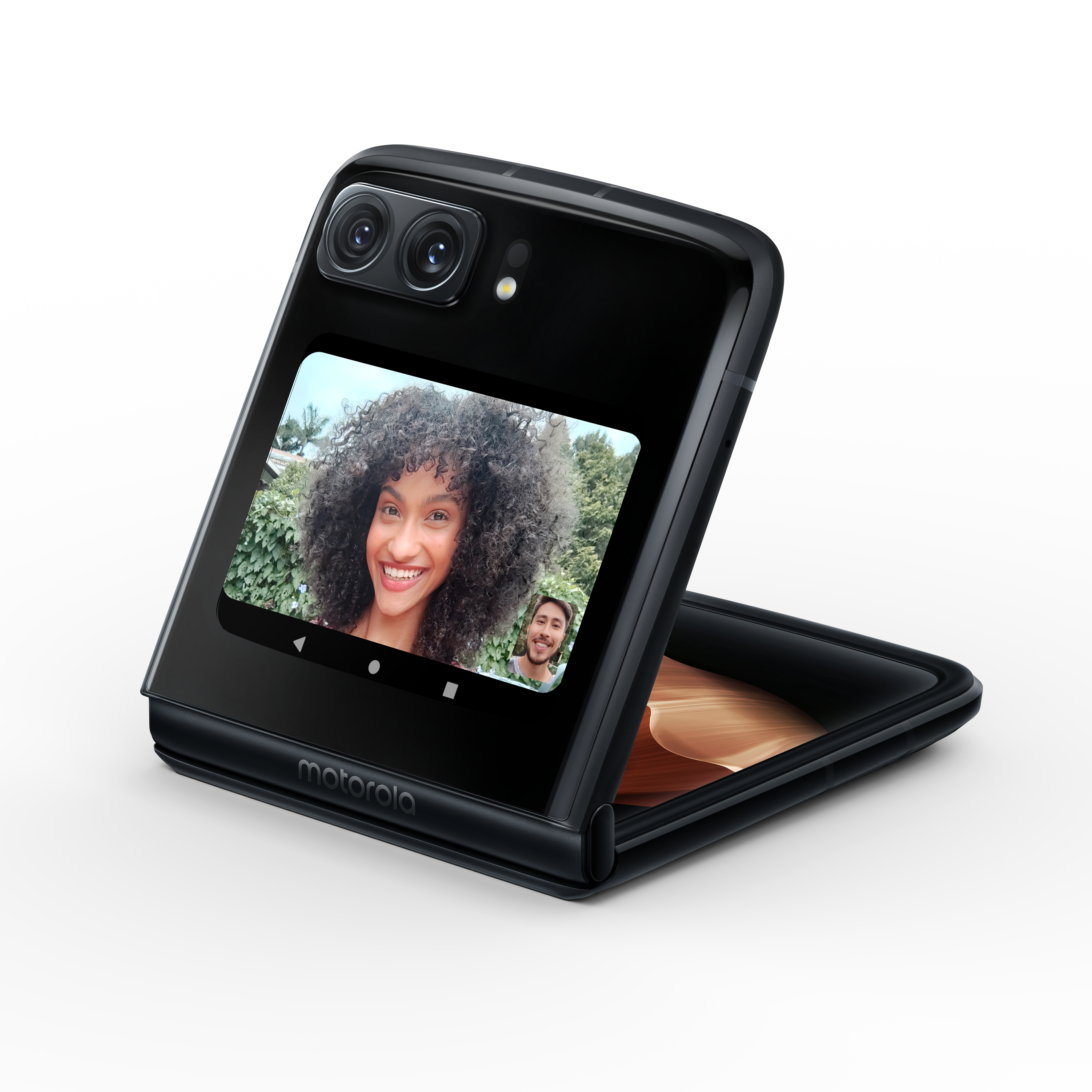 Schwarzes faltbares Telefon geöffnet, zeigt einen Videoanruf. Motorola-Logo unten.