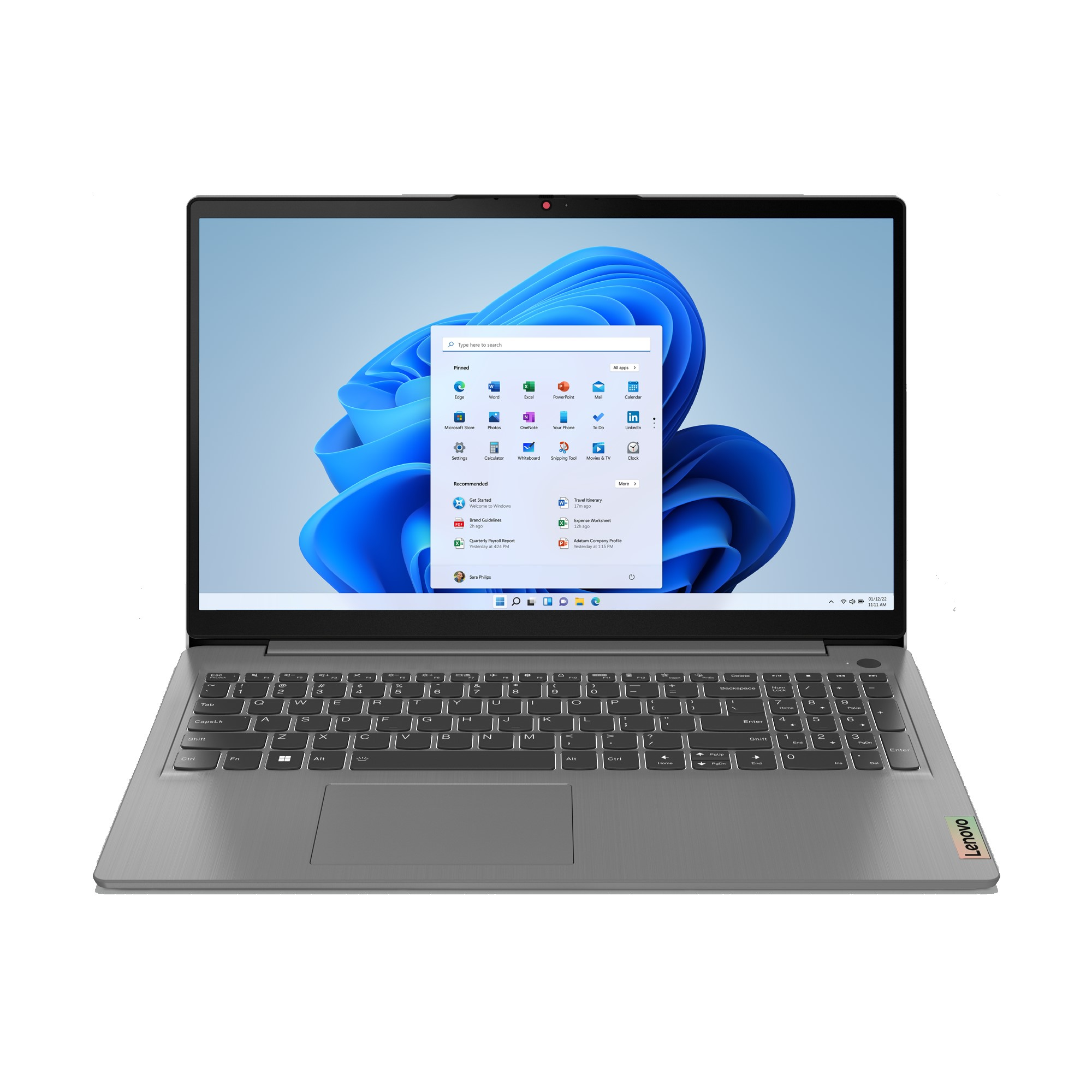 Ein Laptop, der die Windows 11-Oberfläche zeigt, ist auf einer weißen Oberfläche geöffnet.