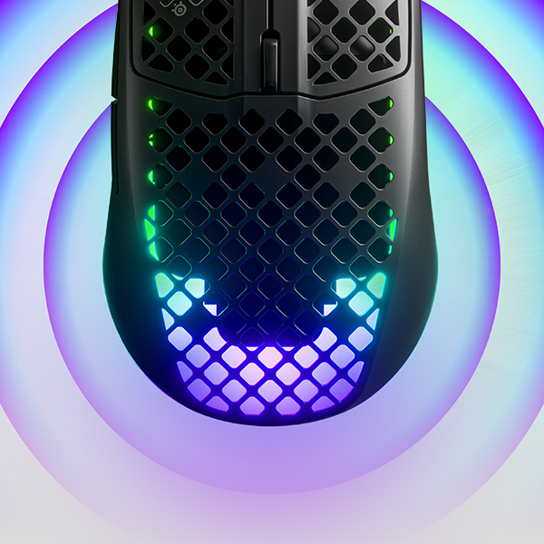 Zwarte gamingmuis met verlichte secties, omringd door een gloeiende paarse en blauwe halo.