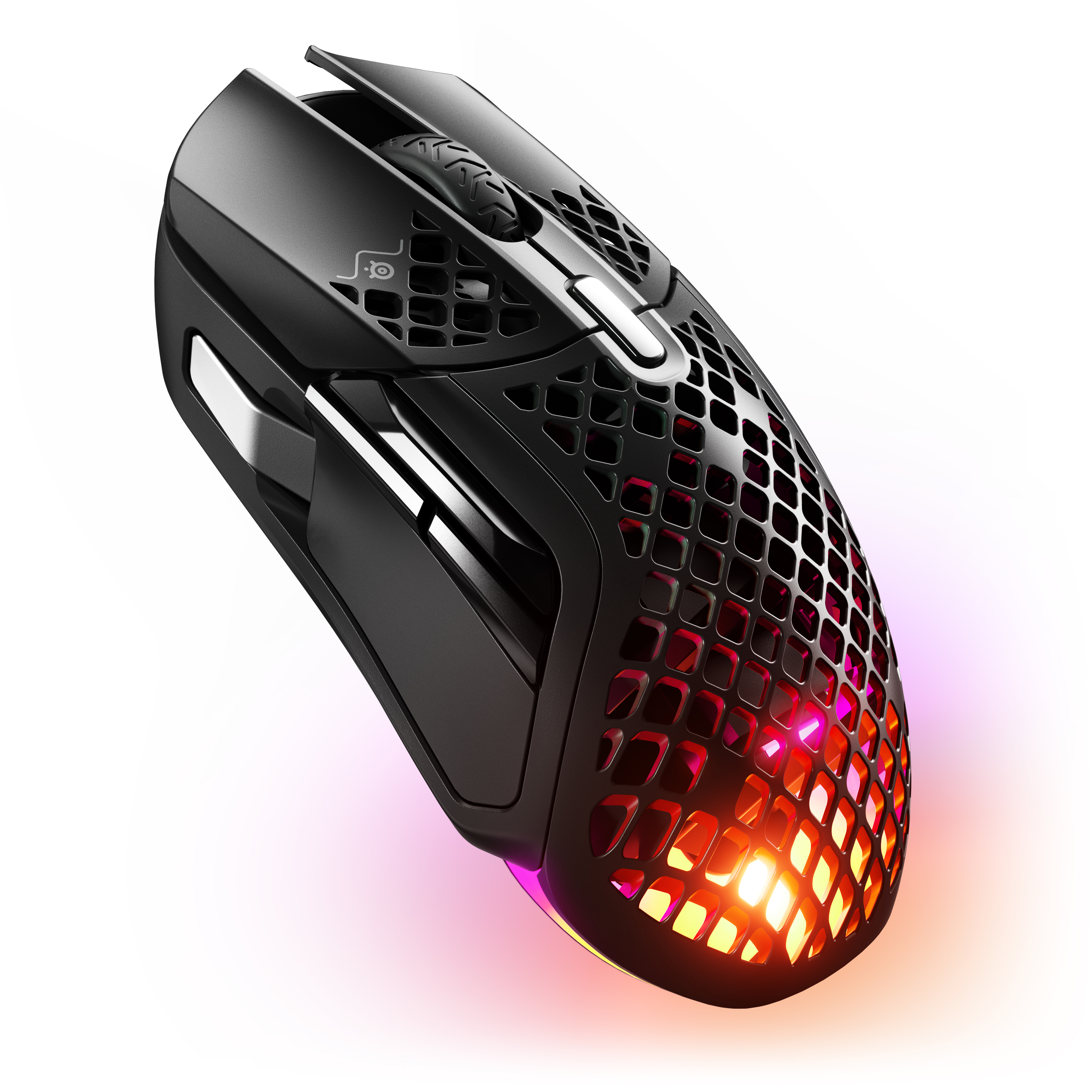 Zwarte gamingmuis. Verlicht met meerdere kleuren. SteelSeries-logo bovenaan.