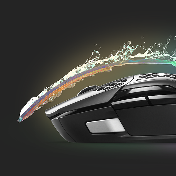 Zwarte gamingmuis met watereffect. De muis heeft een honingraatontwerp.