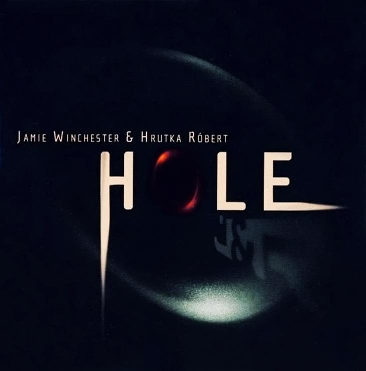 Album borító sötét háttérrel. Szöveg: Jamie Winchester & Hrutka Róbert. A HOLE szó középen.