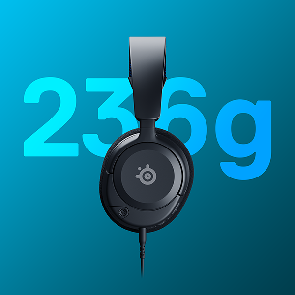 Casque noir avec le numéro 236g sur fond bleu.