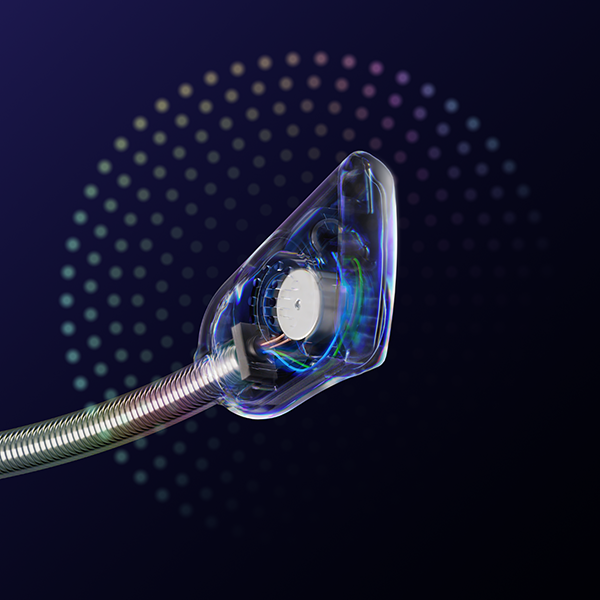 Gros plan d'un microphone de casque, translucide avec composants internes visibles, fond bleu foncé.