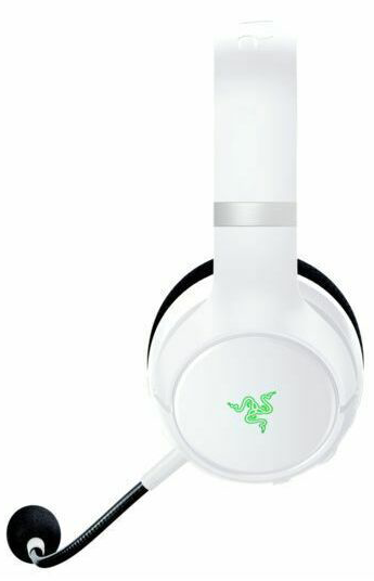 Fehér headset zöld logóval a fülkagylón és fekete mikrofonnal.