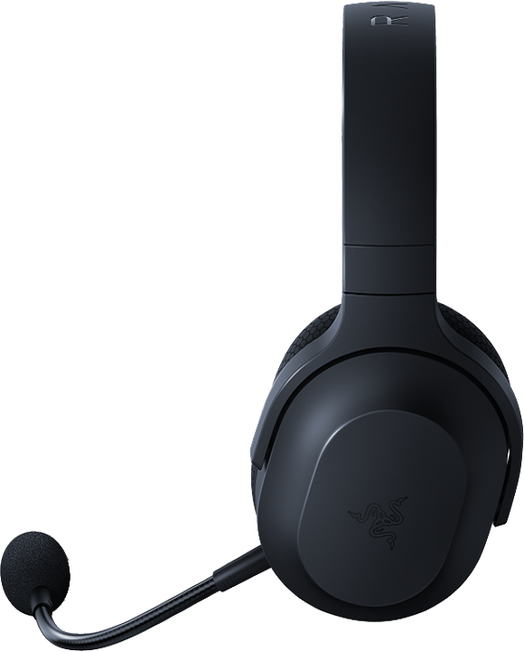Egy fekete Razer gaming headset mikrofonnal. Fehér háttéren van.