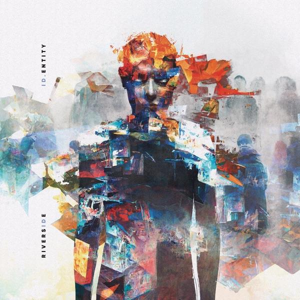 Pochette d'album avec une personne dans une foule. Style artistique abstrait, teintes orange et bleu.