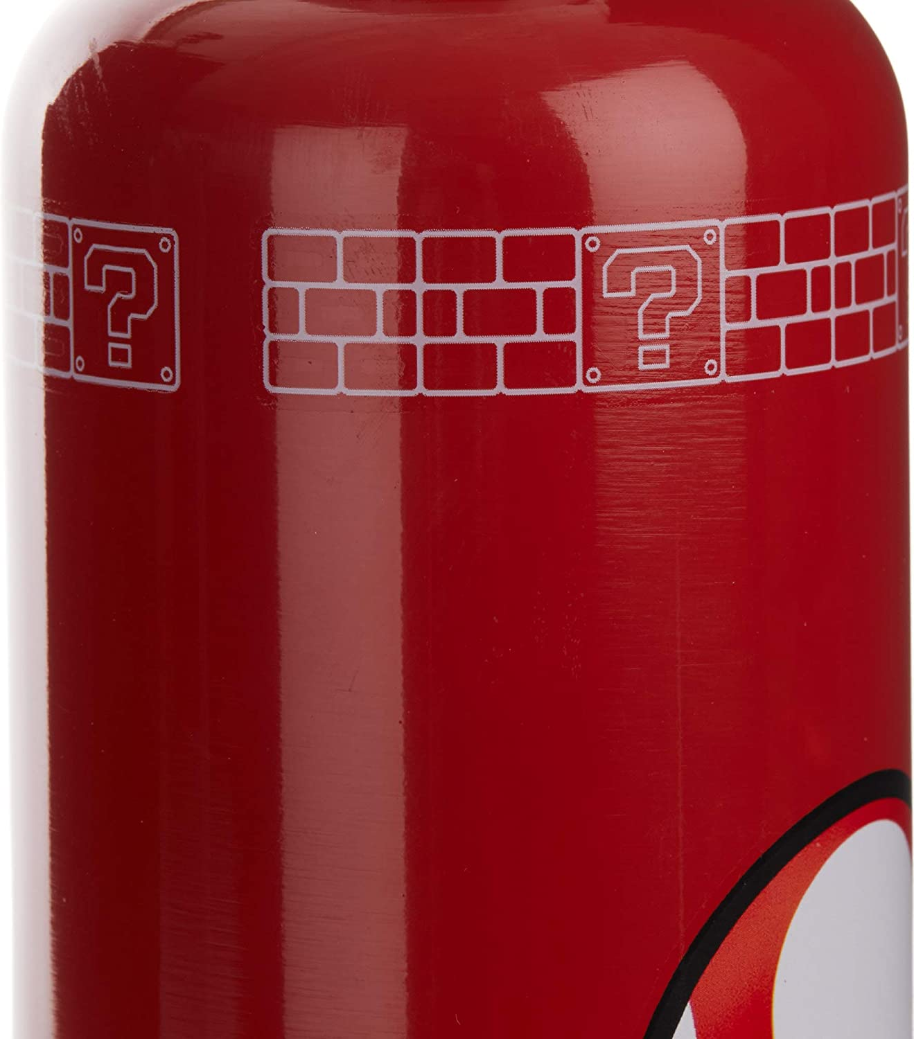 Rote Flasche mit Fragezeichen- und Ziegelstein-Design.