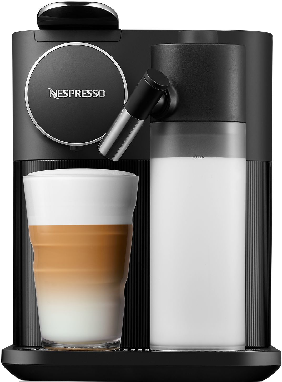 Schwarze Nespresso-Maschine mit einem Glas Latte und Milchbehälter an der Seite.