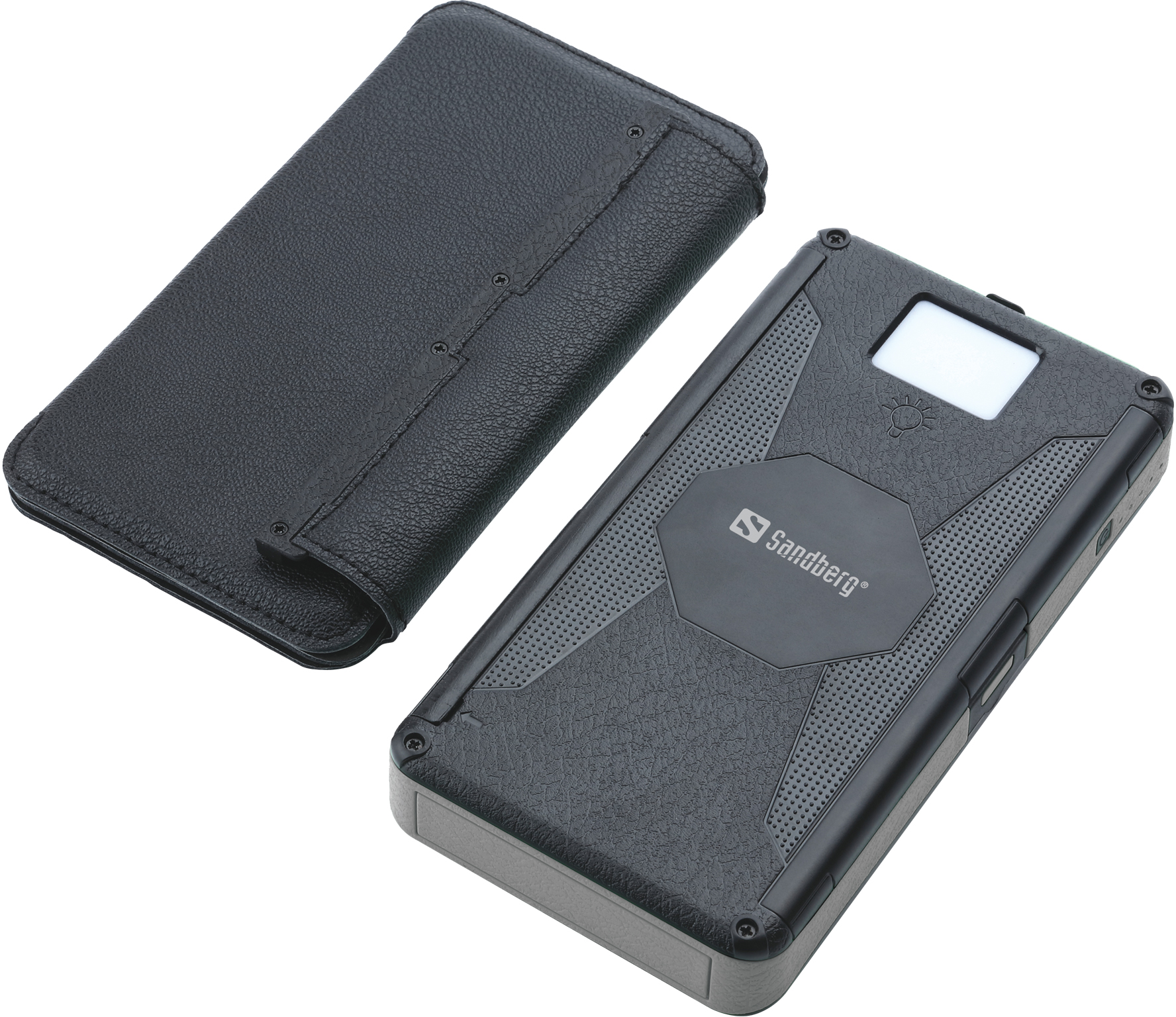 Fekete power bank és egy fekete bőrtok. A power bank fehér kijelzővel rendelkezik.