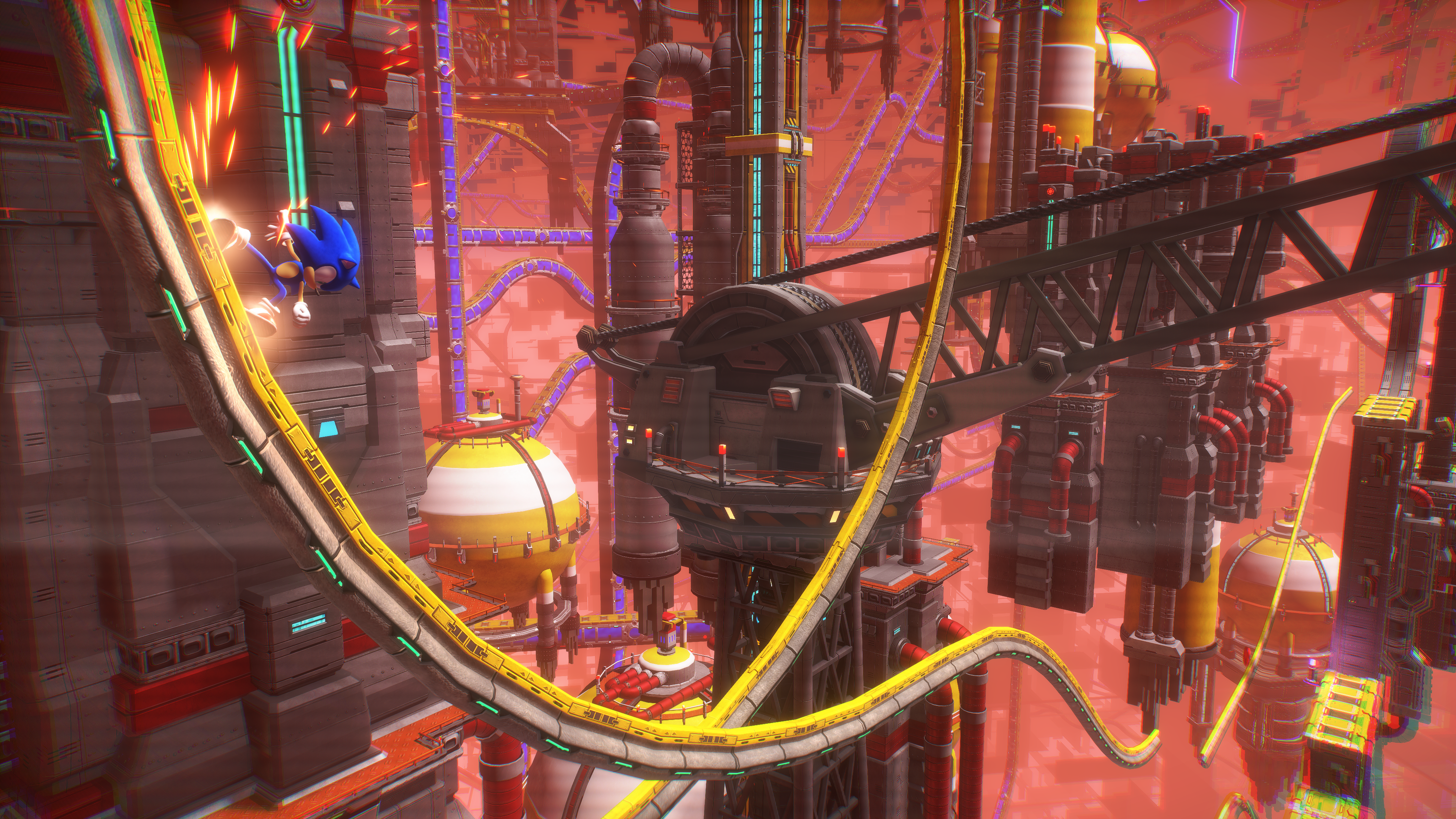 Sonic avanza a gran velocidad por un paisaje industrial rojo con tuberías y plataformas.