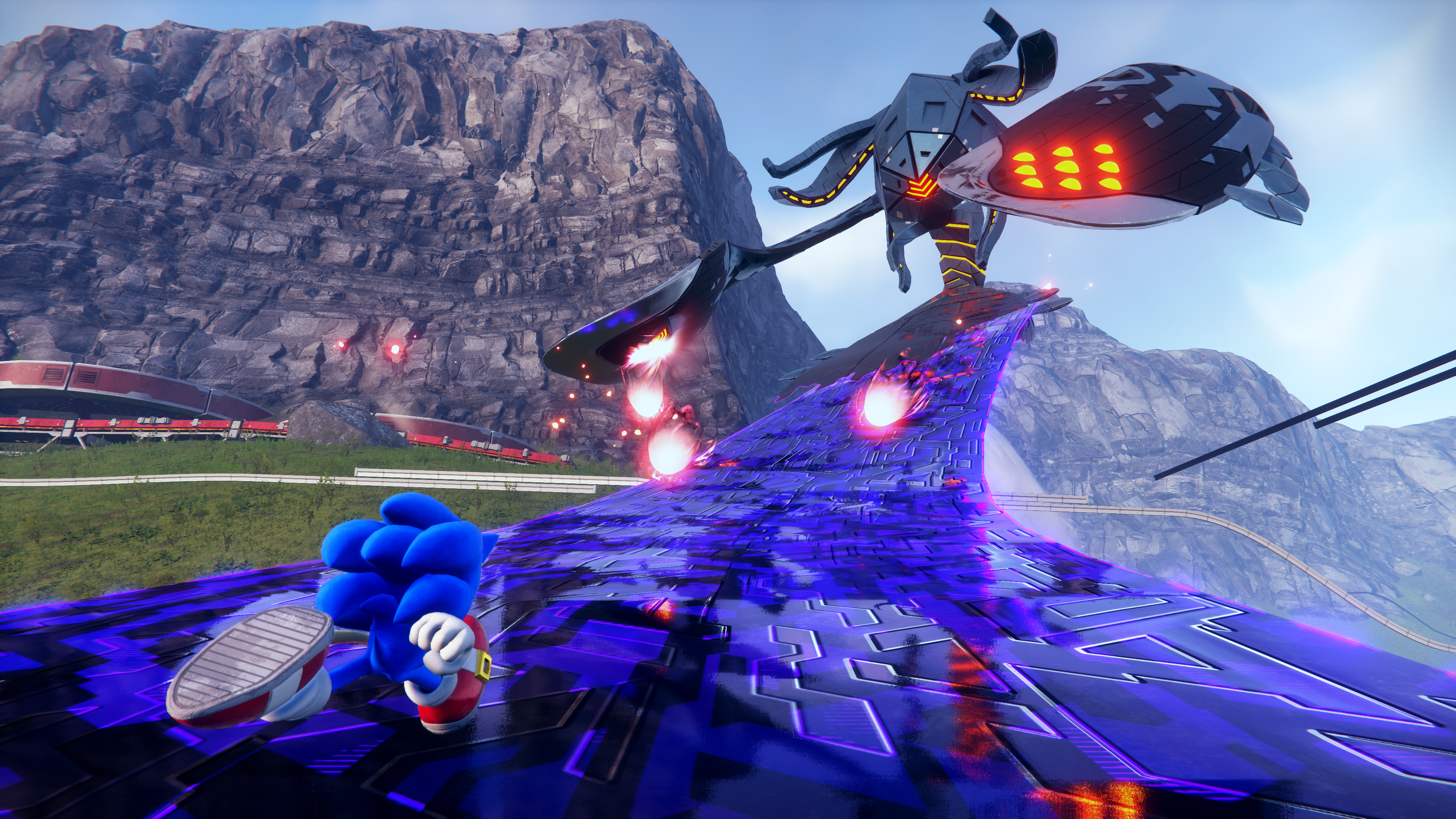 Sonic corre sobre una pista morada. Una criatura robótica gigante flota sobre un paisaje montañoso.