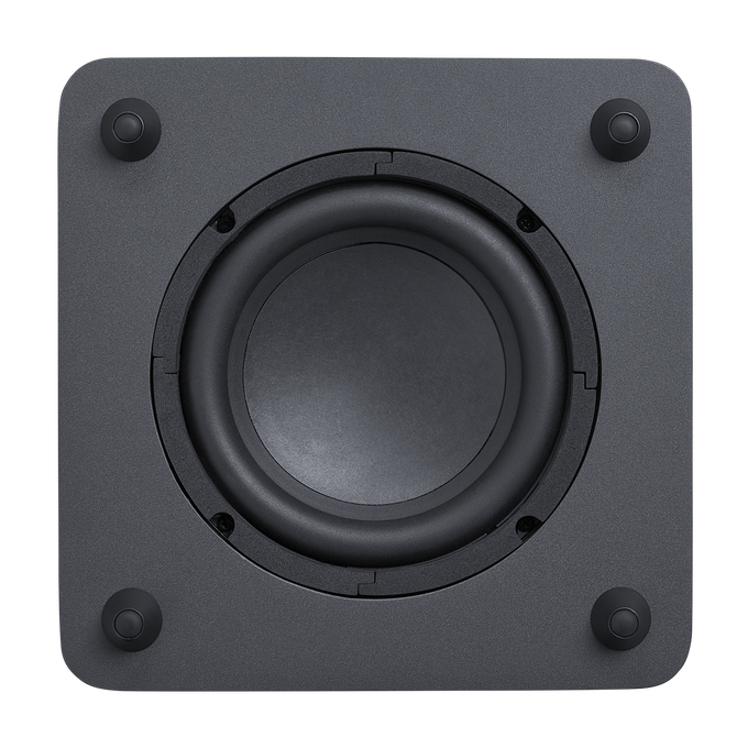 Subwoofer cuadrado gris oscuro con altavoz central y cuatro pies.