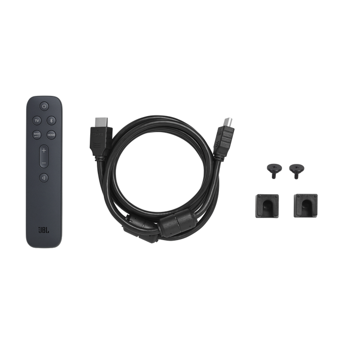 Accesorios de barra de sonido JBL: mando a distancia, cables y soportes de montaje, sobre fondo oscuro.