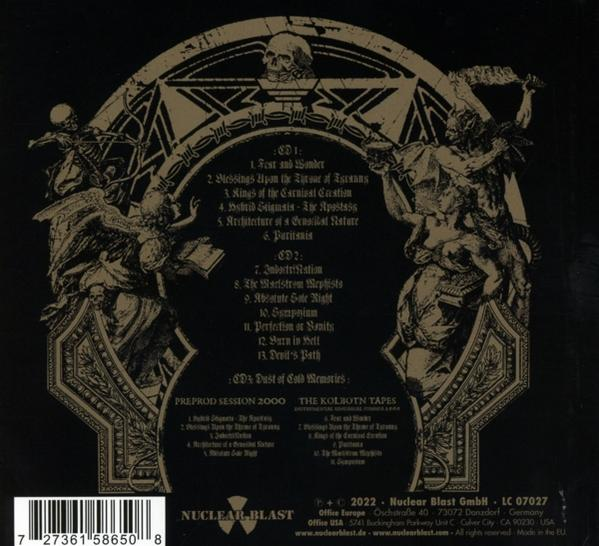 Albumhoes met illustraties, tekst en een schedel. Zwart-goud kleurenschema.