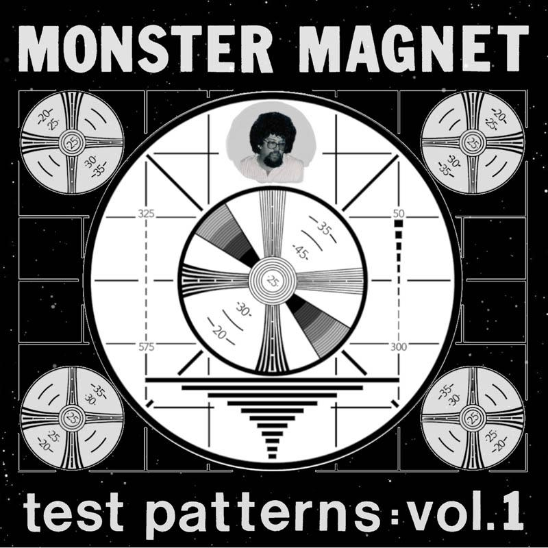 Testmusterkreis mit einem Mannfoto in der Mitte. Bandname: Monster Magnet, Album: Test Patterns: Vol.1.