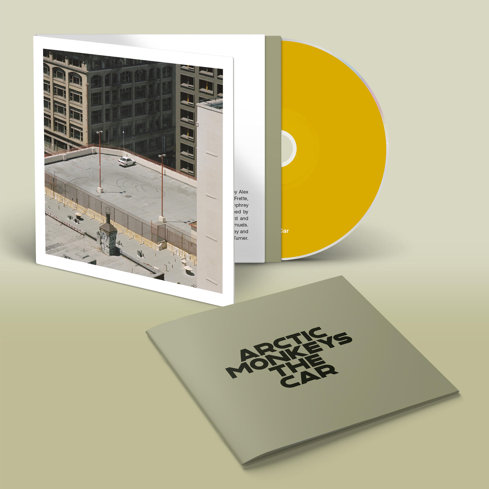 Egy épület és egy autó album borítója egy parkolóban, egy sárga CD és egy másik borító.