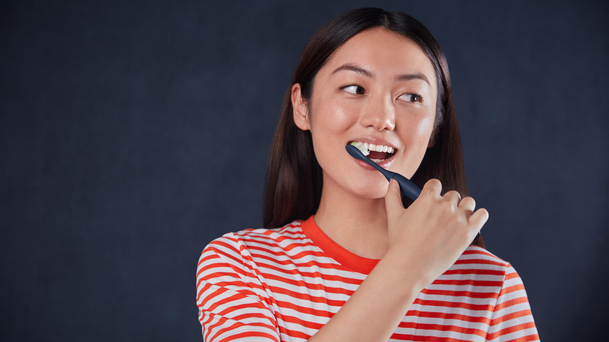 PHILIPS One by Sonicare HY1100/04 mit Batterie Elektrische Zahnbürste Mitternachtsblau, Reinigungstechnologie: Mikrovibrationen