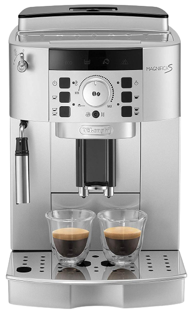 Silberne Kaffeemaschine mit zwei Tassen Kaffee. Schwarzer Hintergrund.