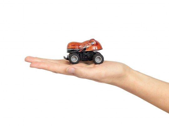 Spielzeugauto in Dinosaurierform auf einer Hand, weißer Hintergrund.