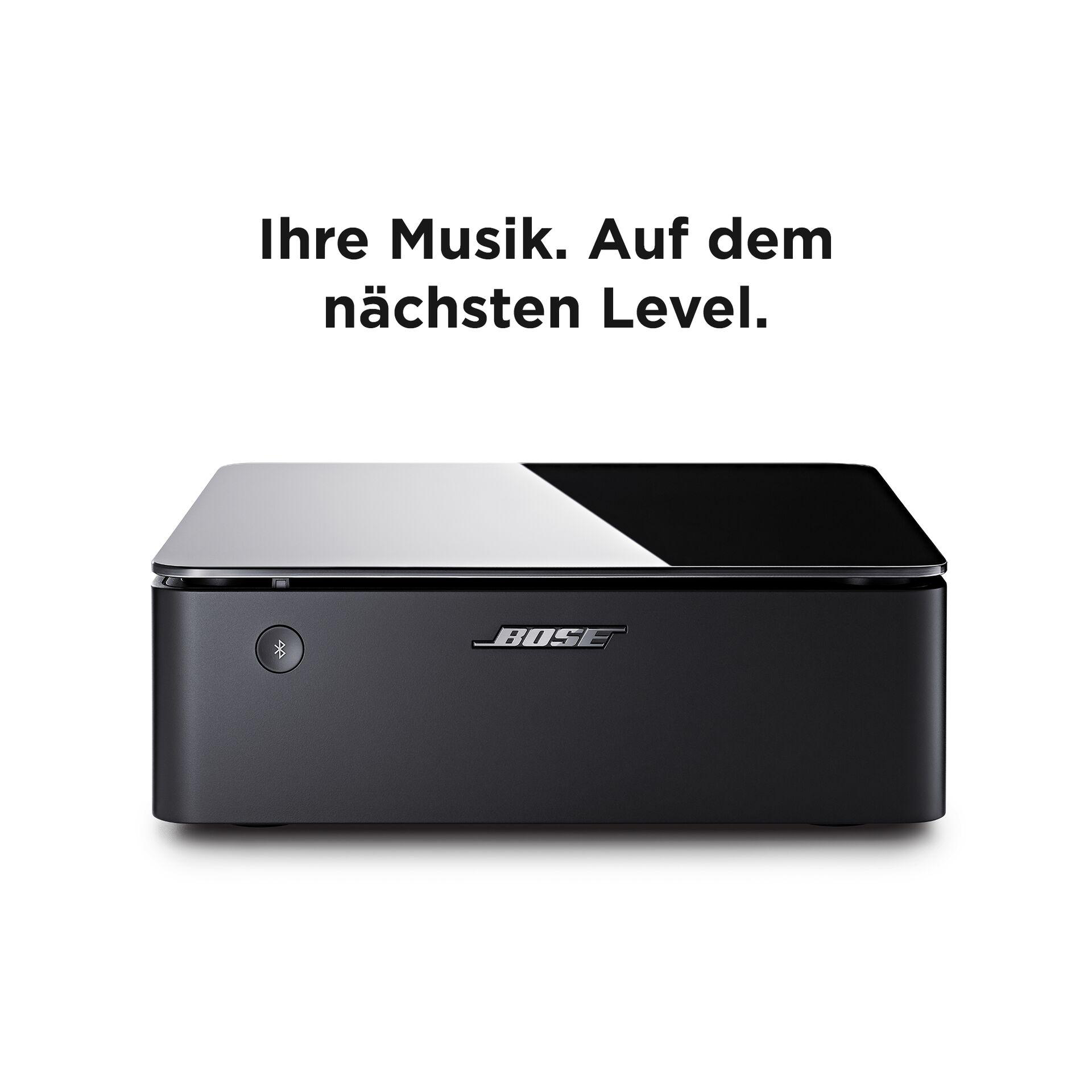 Schwarzer BOSE-Lautsprecher. Text: 'Ihre Musik. Auf dem nächsten Level.'