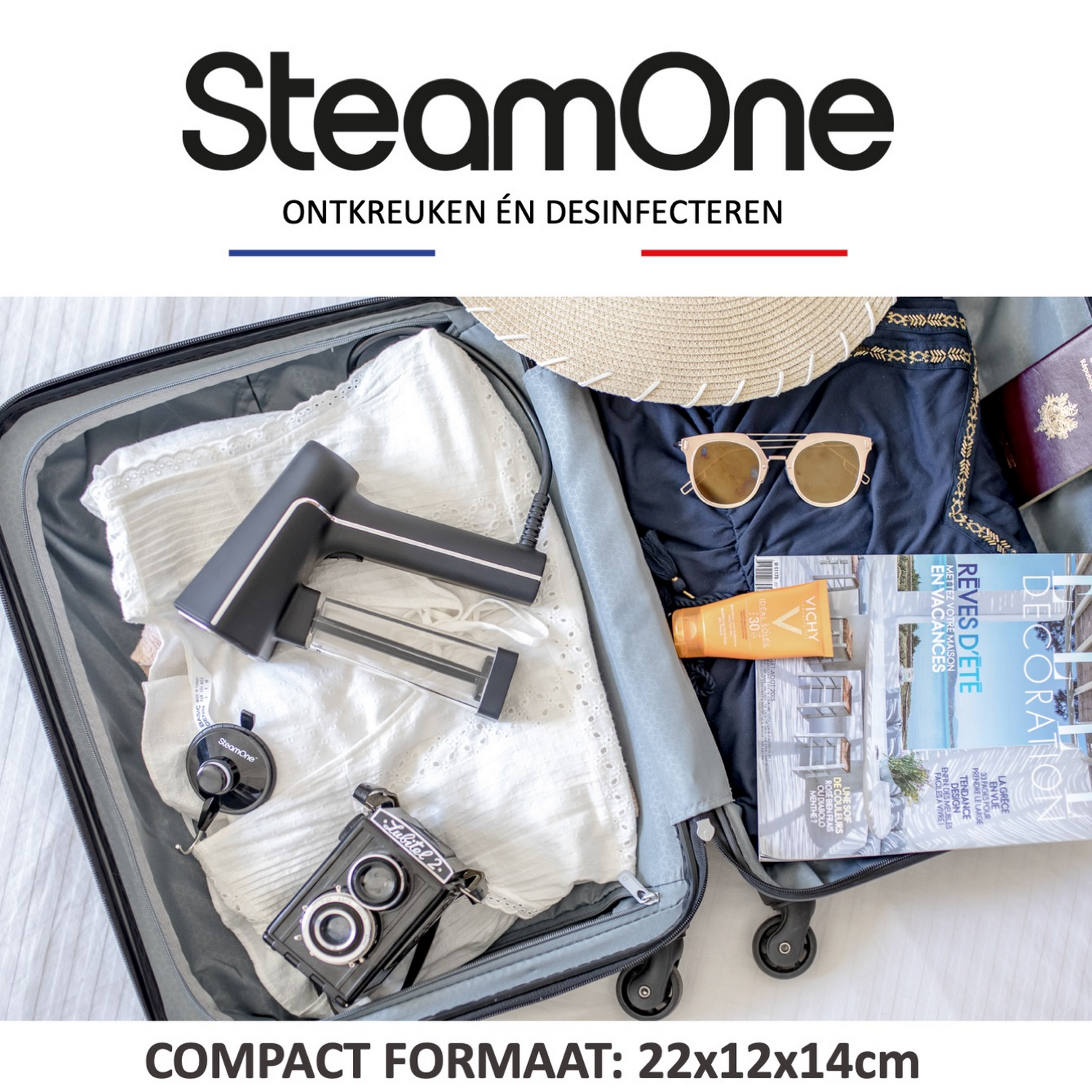 Open koffer met kleding, zonnebril, strijkijzer en camera.
