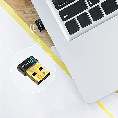 Un portátil blanco y un adaptador USB tp-link enchufado, con la señal wifi visible.