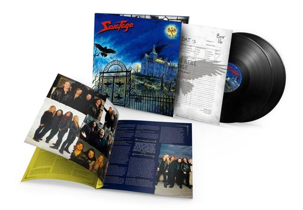 Ein Vinyl-Schallplattenalbum mit Cover-Art und anderen Materialien.