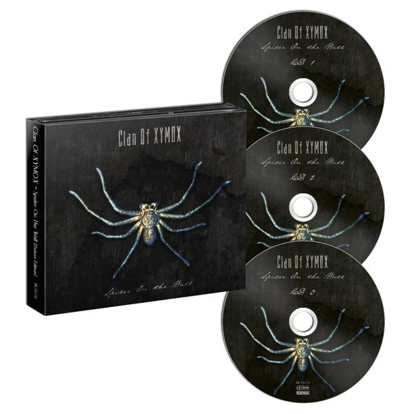 Clan of Xymox Spider on the Wall Box-Set mit drei CDs, einer schwarzen Box und einer Spinnengrafik.