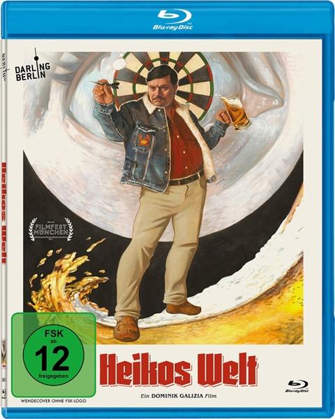 Blu-ray-Disc-Cover mit einem Mann, der einen Dart wirft, Bier hält und eine Zielscheibe an der Wand.