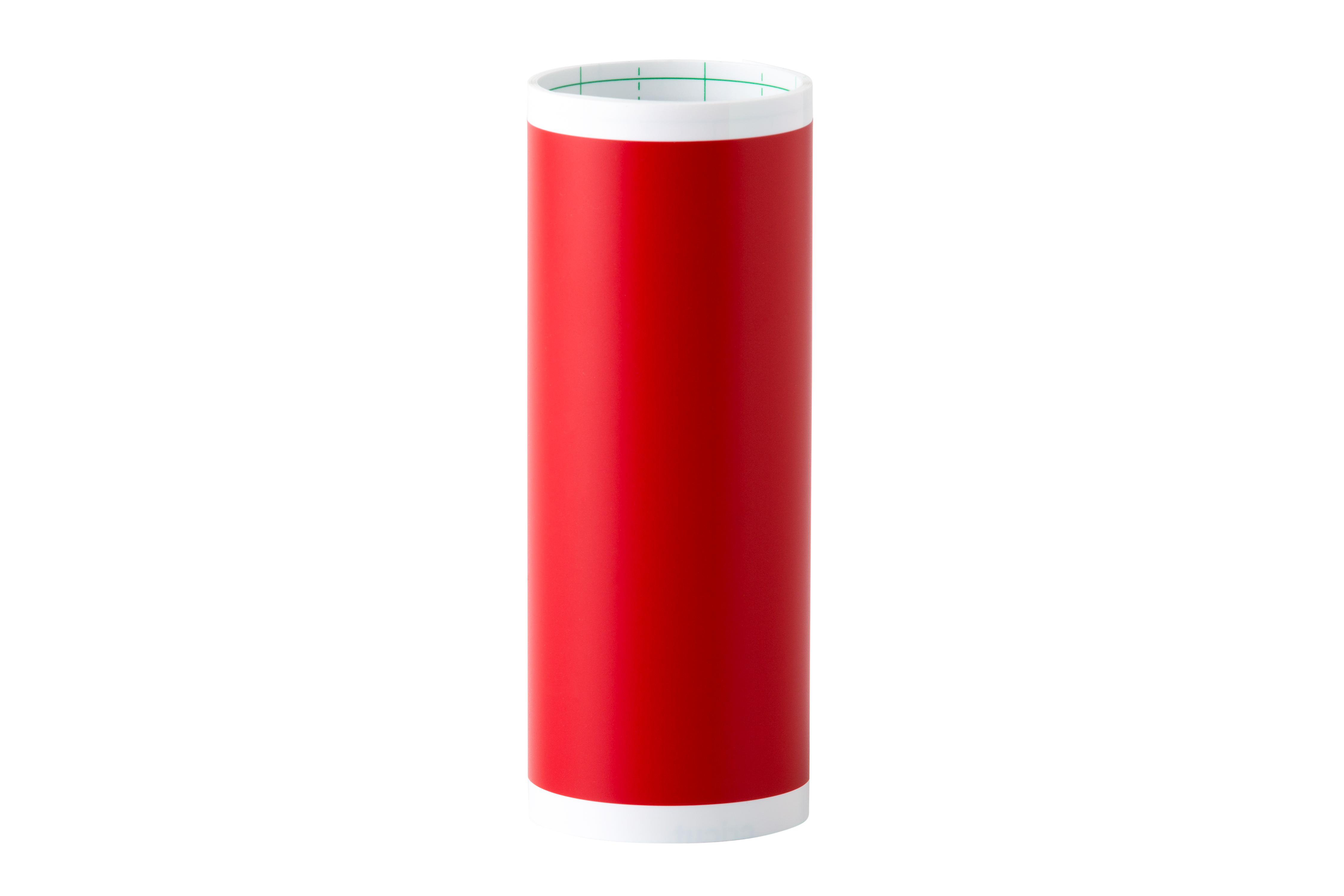 Rote zylindrische Rolle Klebeband. Weiße Enden, isoliert auf Weiß.