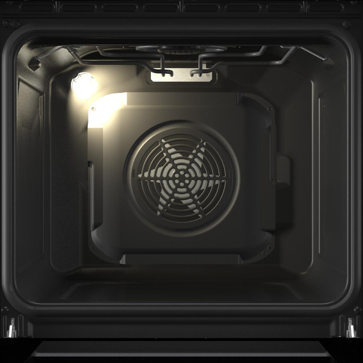 Innenraum des Ofens mit Licht an. Lüfter und Heizelement sichtbar. Dunkler Innenraum.
