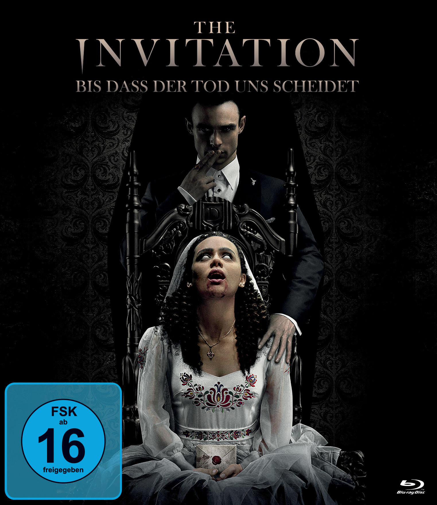 DVD-Cover von 'The Invitation', ein Mann und eine Frau. Dunkler Hintergrund, Frau mit Blut im Gesicht.