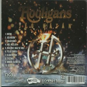 CD album borító hátoldalán a tracklistával. Tűzhatású logó, különböző logók és vonalkód.