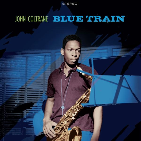 John Coltrane Blue Train című albumának borítója. Coltrane szaxofonnal és kottatartóval.