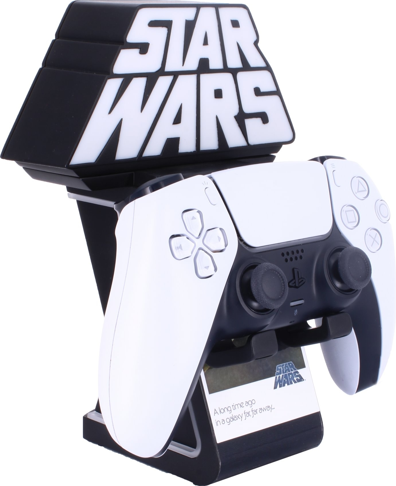 Weißer Playstation-Controller auf einem schwarzen Star Wars-Ständer mit Text und Logo.