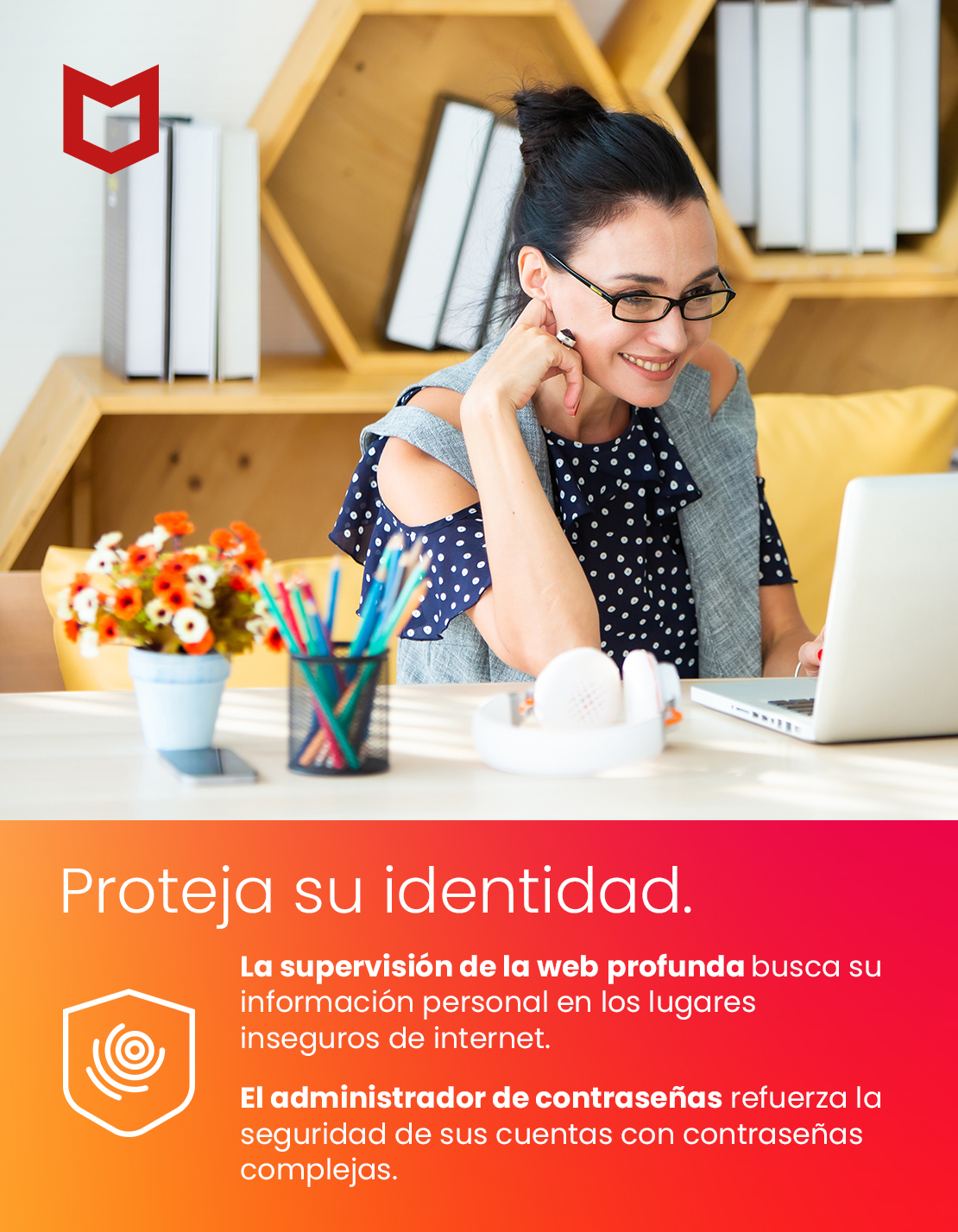Antivirus - McAfee® LiveSafe (Dispositivos ilimitados) + VPN 5 dispositivos, Admin. contraseñas (Windows®/Mac®/Android/iOS), Suscripción de 1 año
