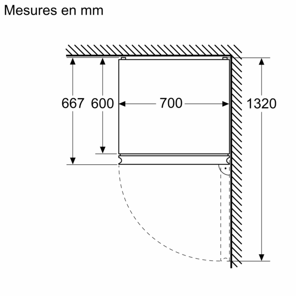 Diagram met afmetingen van een inbouwkast koelkast, in mm, met deurslag.